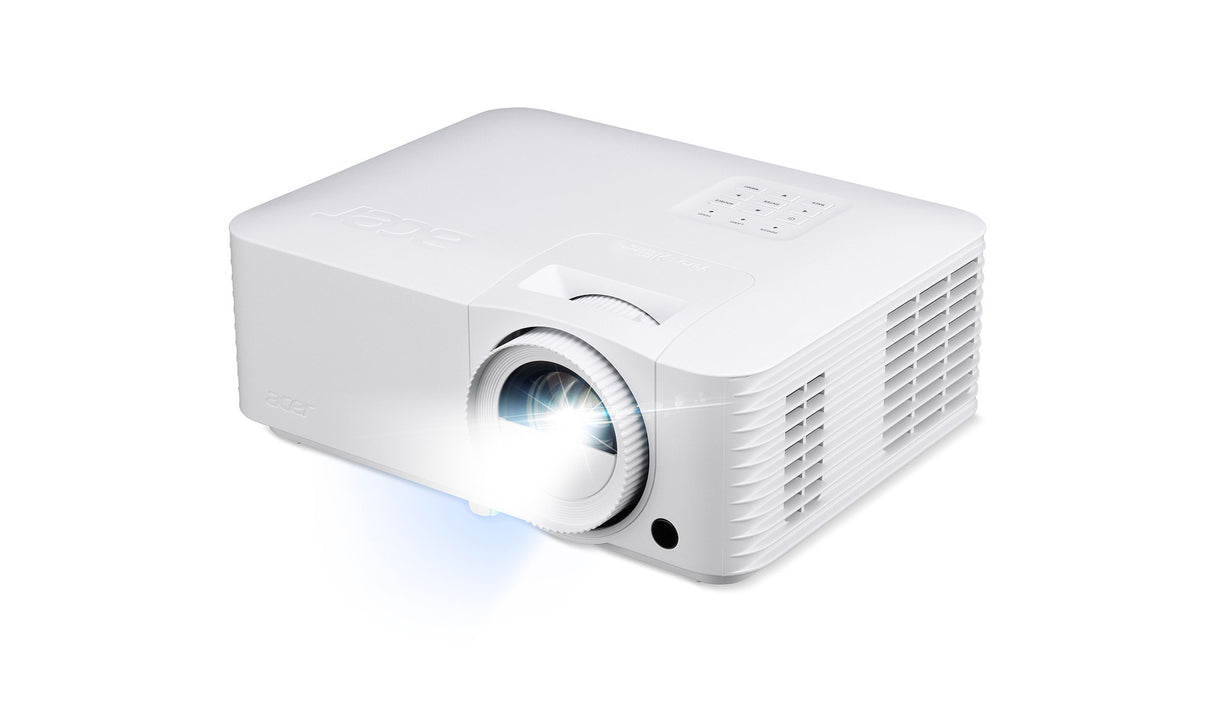 Acer HL1820 Vero 4K Laser Beamer - Schrägansicht mit Lichtstrahl