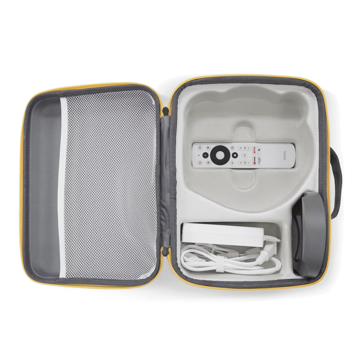 BenQ Tragetasche für GV50 und GV31 - geöffnete Tasche mit Fernbedienung, Netzteil und Kabeln