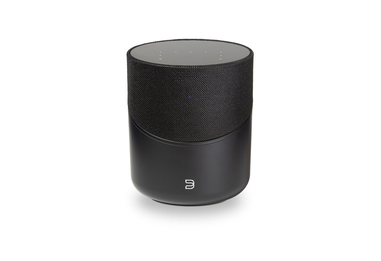 Bluesound PULSE M Schwarz Streaming-Lautsprecher - Schrägansicht mit Bedienfeld oben