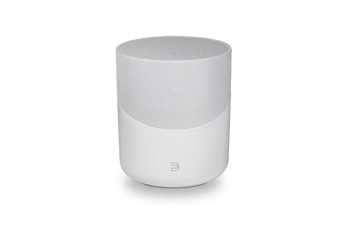 Bluesound PULSE M Weiß Streaming-Lautsprecher - Schrägansicht mit Bedienfeld oben