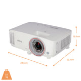 BenQ TH671ST Full HD Beamer - Schrägansicht mit Abmessungen und Gewicht