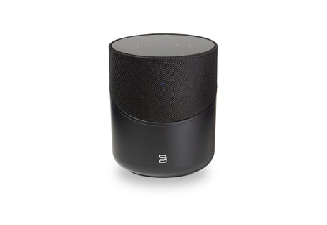 Bluesound PULSE M Schwarz Streaming-Lautsprecher - Schrägansicht mit Bedienfeld oben