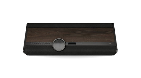 Dali Vega Eiche Dunkel Soundbar - Frontansicht Schrägansicht