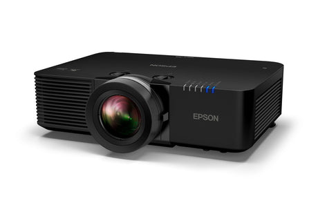 Epson EB-L695SU Golf Beamer Schwarz - Schrägansicht mit Objektiv