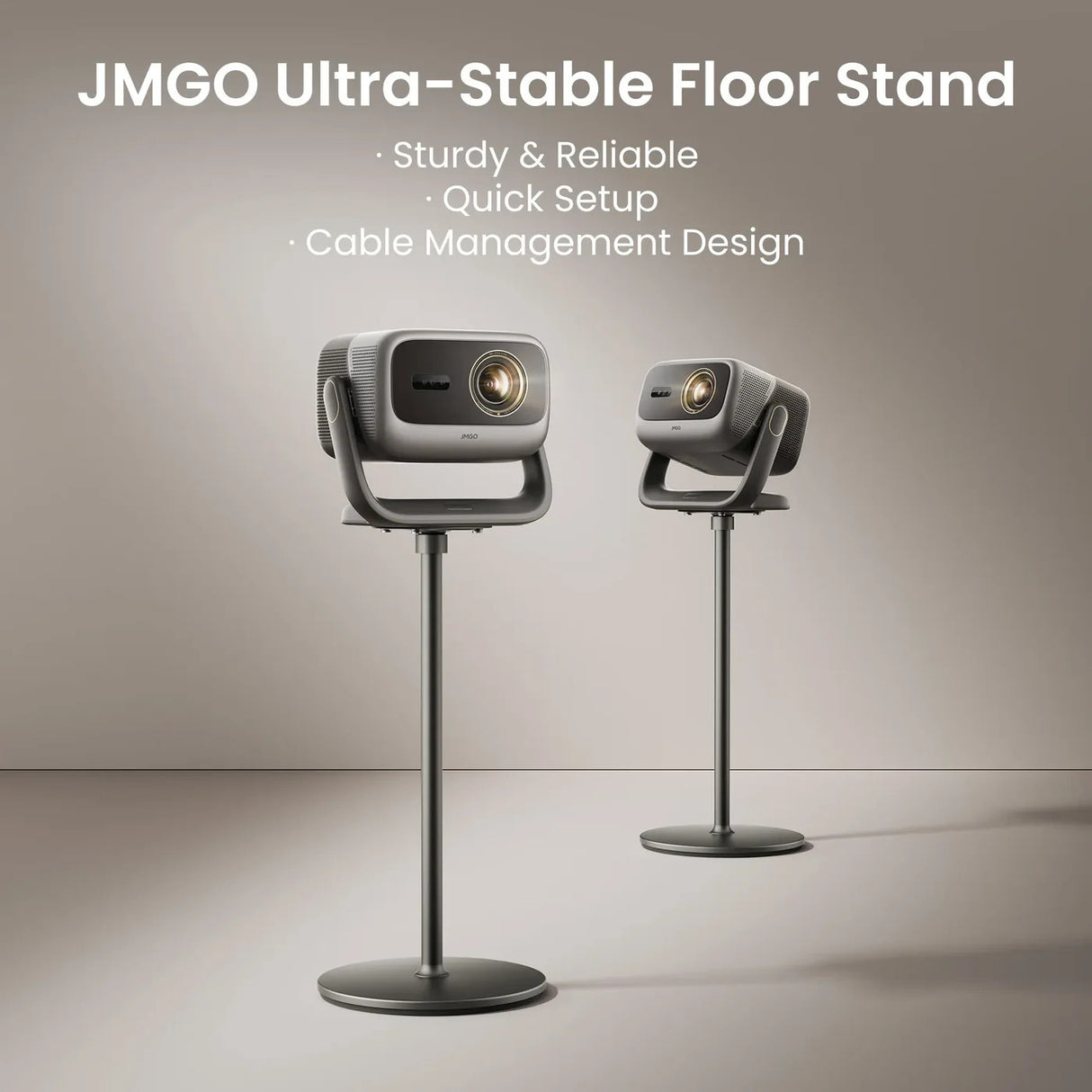JMGO Ultra-Stable Bodenständer mit zwei montierten Beamern im Raum