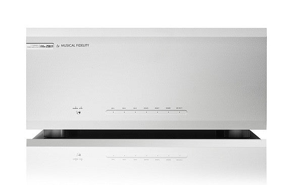 Musical Fidelity M6x 250.11 Silber 11-Kanal AV-Endstufe - Frontansicht