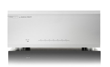 Musical Fidelity M6x 250.7 Silber 7-Kanal AV-Endstufe - Frontansicht