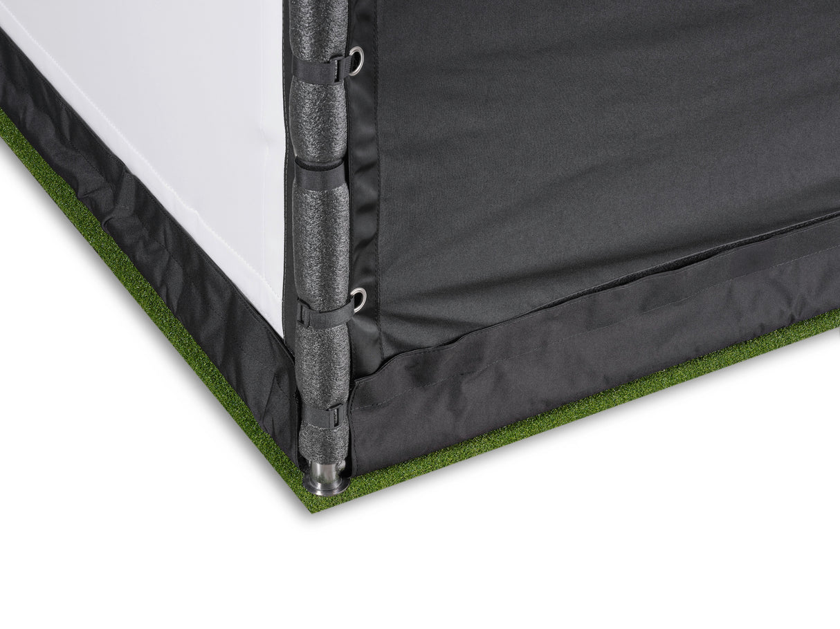 celexon Fairway Golf Simulator Enclosure 400 x 300 x 300 cm - Detail Rahmenecke mit Schaumstoffpolsterung